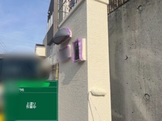 【門柱_上塗り状況】