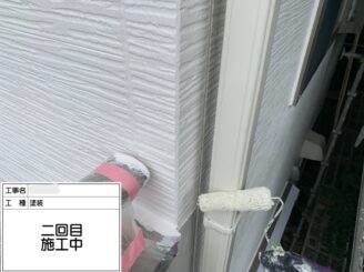 【縦樋 塗装2回目】
