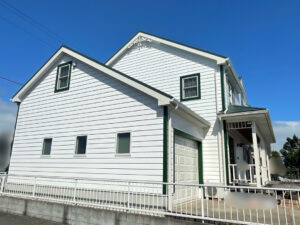 大網白里市A様の外壁塗装は長年の汚れが悩みでしたが、アステックペイント超低汚染プラチナリファイン2000Si-IR塗料を使用することで、汚れが付きにくく美しい外観が長持ちします。高圧洗浄で汚れを徹底的に落とし耐久性と低汚染性に優れた塗料で施工した結果、外壁が新築のように蘇り、A様にも大変ご満足いただきました！