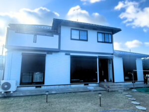 外壁、屋根共に耐久性の高い塗料を使用し見た目も一新され、雨漏り予防も万全となりました！これからも快適に、安心して長くお住まいいただけるようなご自宅の状態となっております。