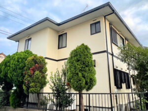 ベランダ改修工事から外壁屋根塗装工事まで実施させていただきました。特にベランダが崩れそうと心配されていましたが改修工事にて、これからも長く安心してご利用いただけるようになりました。外壁、屋根も抜群の耐久性でベランダと共にきれいに生まれ変わりました。