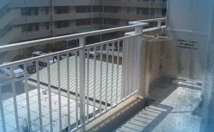 ベランダの雨漏りは住まいの条件でも起こり方が変わる
